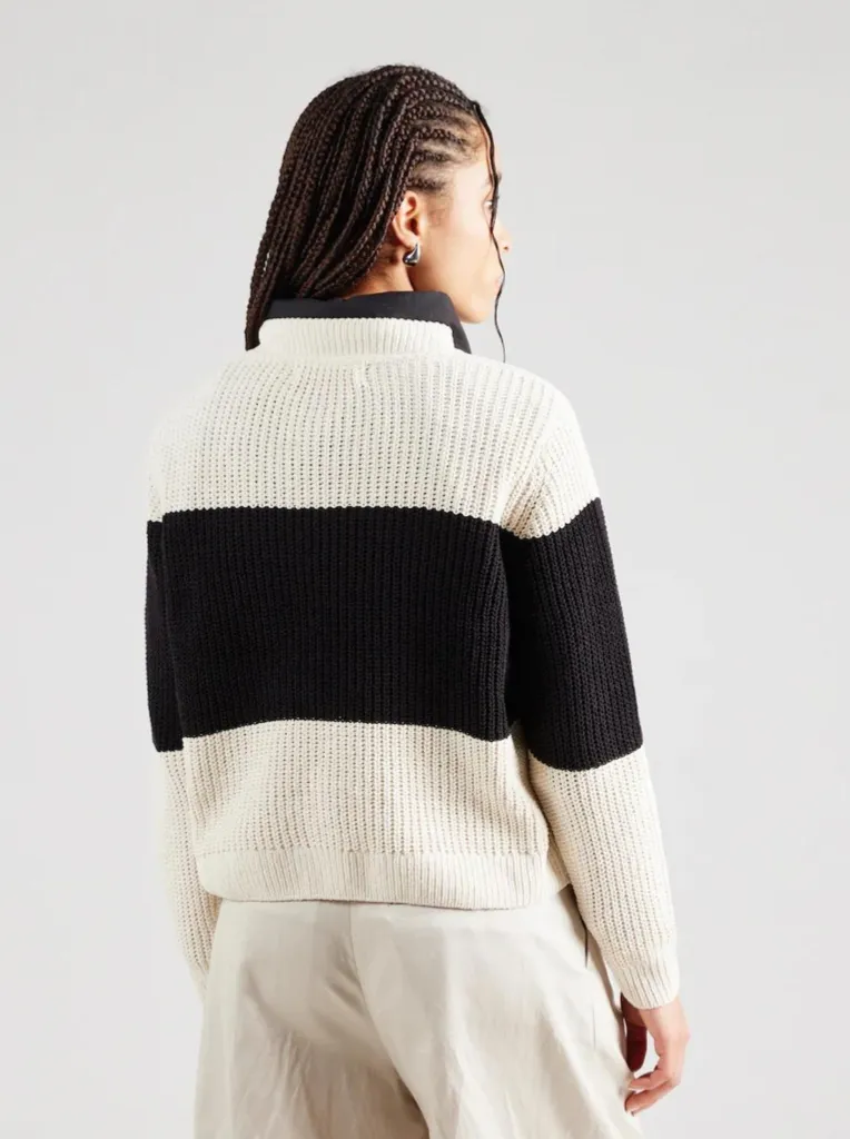 Agate Block O-Neck Pullover by Vero Moda