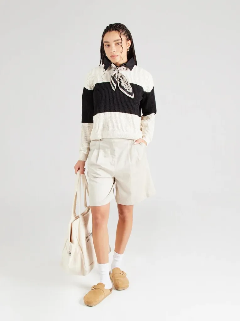 Agate Block O-Neck Pullover by Vero Moda