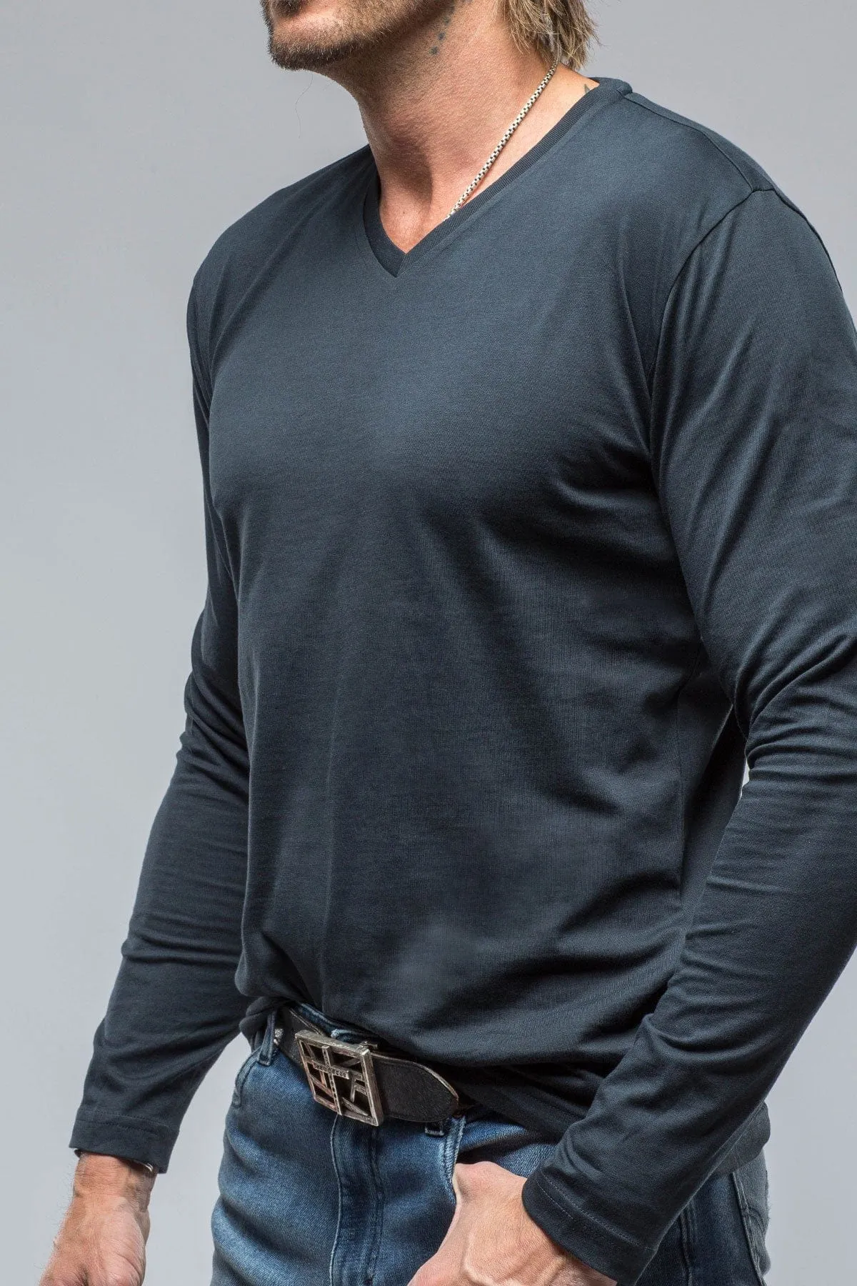 Del Mar LS V-Neck in Navy