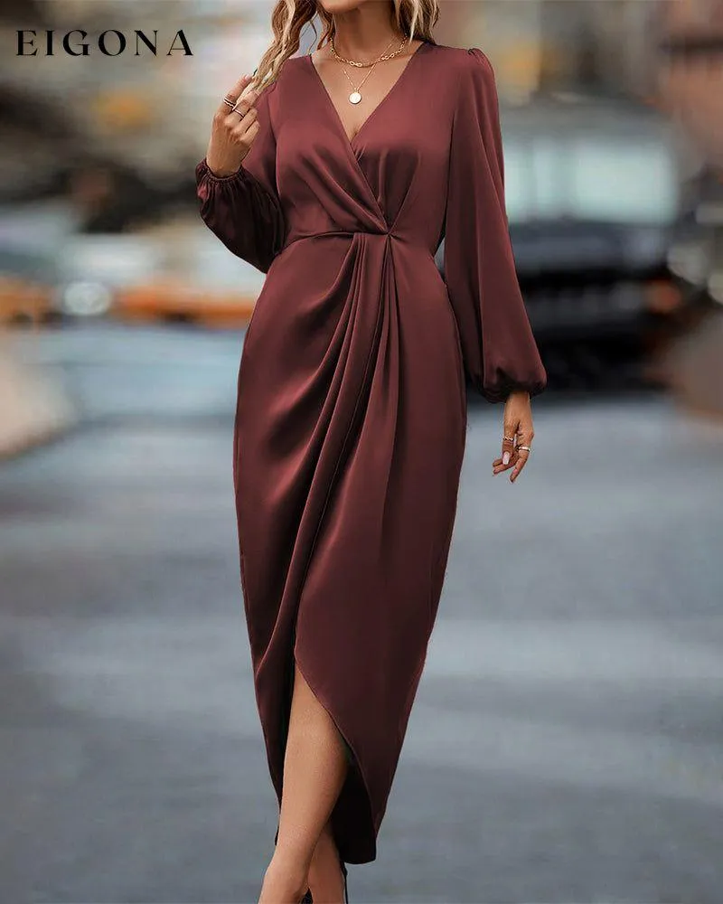 Elegant dress with lantern sleeves and v-neck