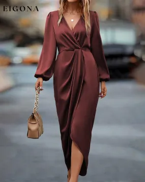 Elegant dress with lantern sleeves and v-neck
