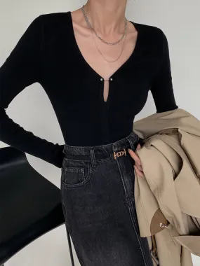Slinky V-neck Metal Pin Modern Long Sleeve Knit Top