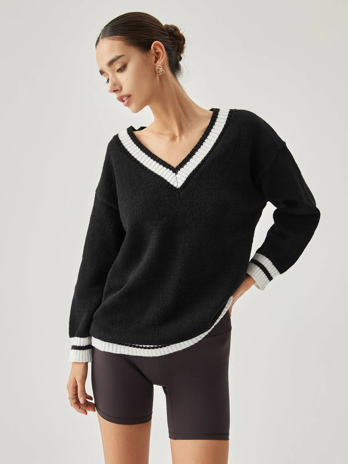 V-neck Contrast Graceful Trim Oversized Sweater